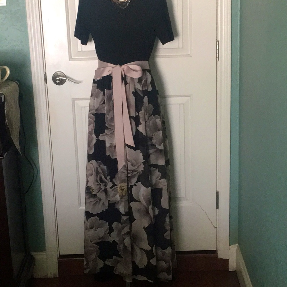 Gorgeous Chelsea Taylor maxi dress size 6